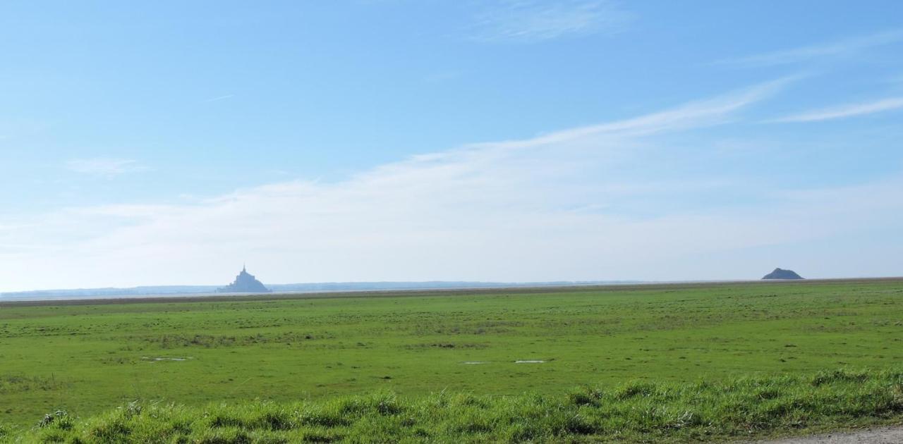 Gite De Charme "La Maison Saint-Leonard" Avec Piscine, Spa, Vue Sur Le Mont Saint-Michel Vains 외부 사진